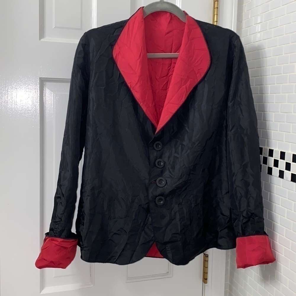 Beluva reversible black/ cherry red crushed rayon jacket. Size Medium. EUC.